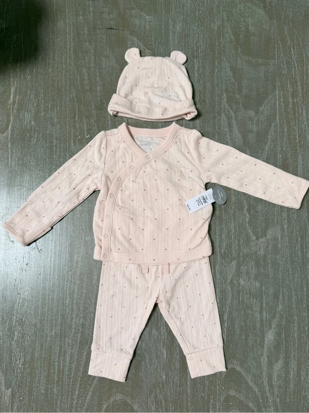 Baby Gap Cotton Two Piece Pink Set with Hat. Size 3-6 month. New with tags.